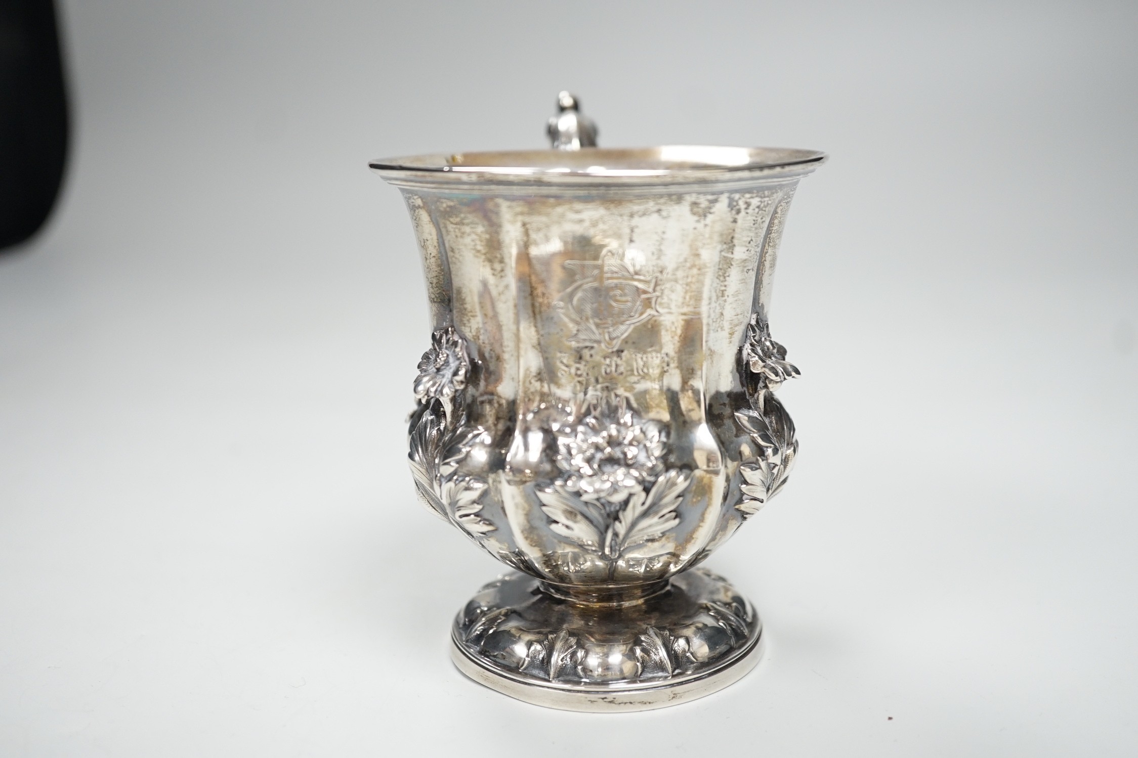A William IV silver urn shaped christening mug by The Barnards, London, 1833, 10.4cm, 5.2oz.